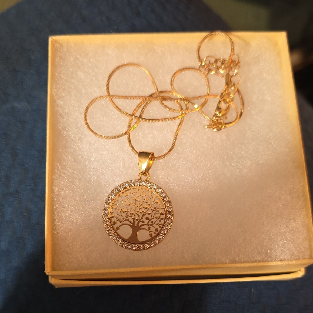 Source Unknown Gold Tone Tree Pendant Necklace